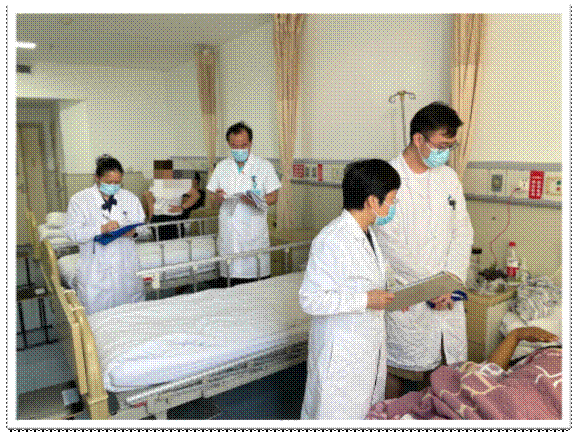 图片包含 室内, 人, 男人, 病房描述已自动生成